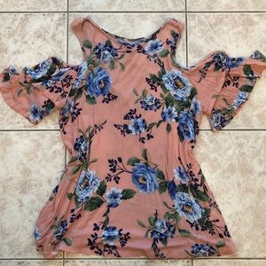 ⭐️ Floral, Cold Shoulder Top 🌸